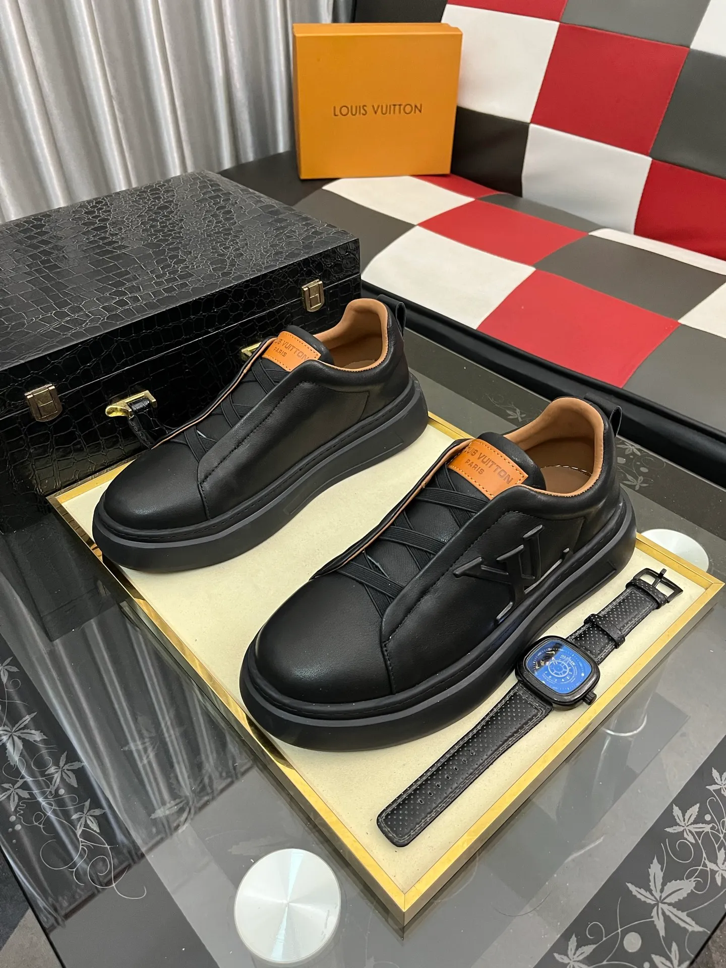 Men's shoes 💰480⌚️⌚️LV Louis Vuitton. The latest fashionable casual shoes are popular in physical stores. New spring and summer comfortable imported custom original cowhide, unique jacquard fabric element design. With sheepskin lining, Lv original bottom, [sun][sun] high-end packaging and high quality💪Details determine the quality, you can enter and leave the counter at will, the code number is 38-442️⃣colors available